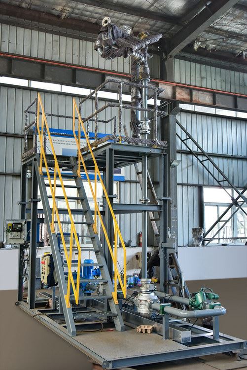 Nosturin putken pyörivällä liitoksella on seuraavat 3 puristusmuotoa